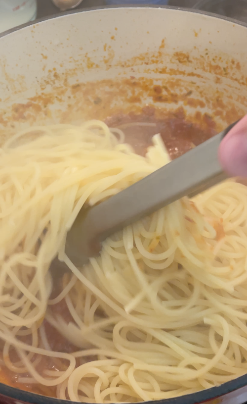 cooking spaghetti noodles