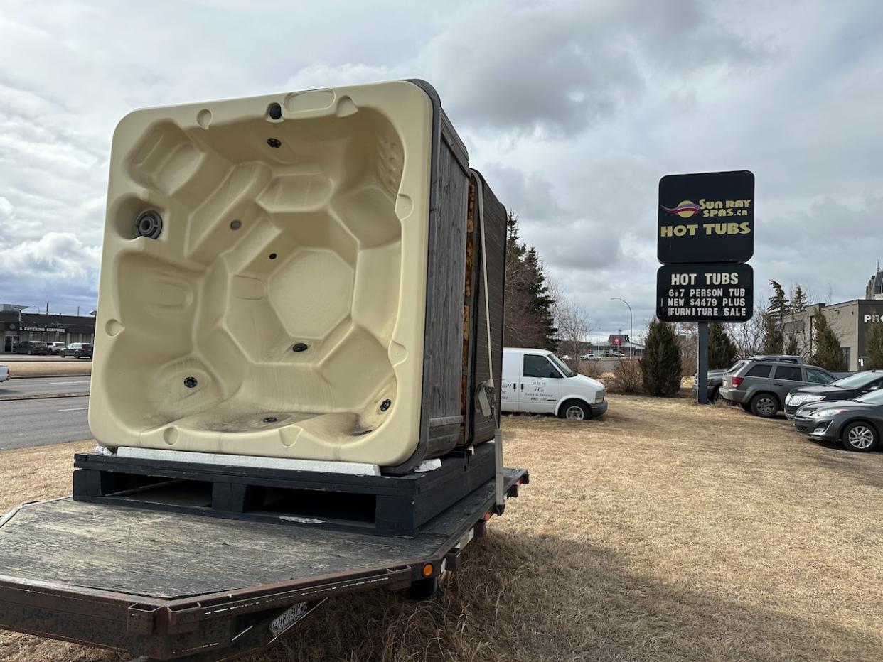 Charges against Sunray Manufacturing, an Edmonton company that sells hot tubs, have been stayed. (David Bajer/CBC - image credit)