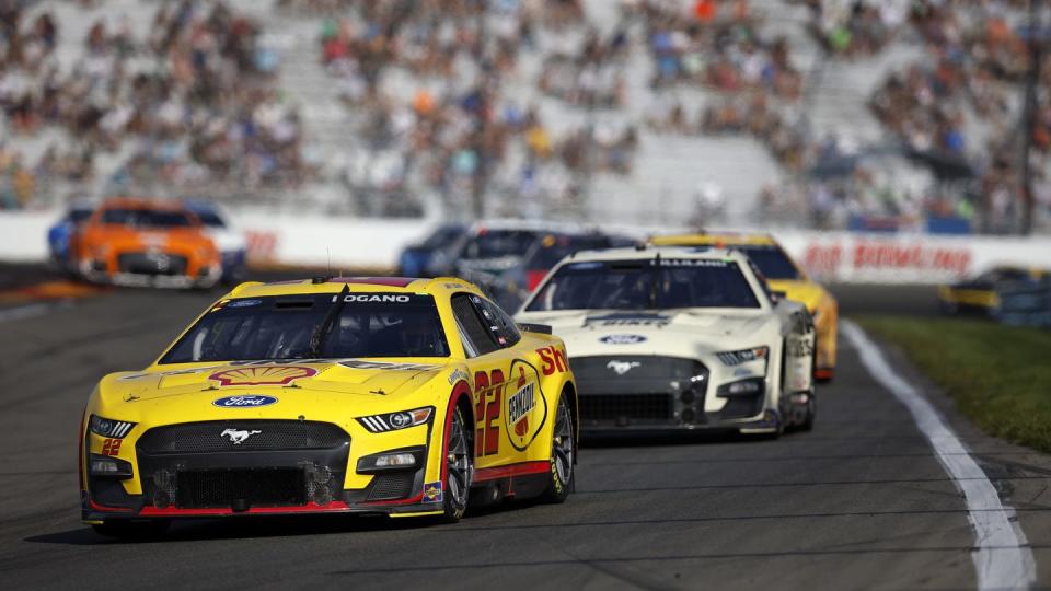 nascar cup series go bowling at the glen