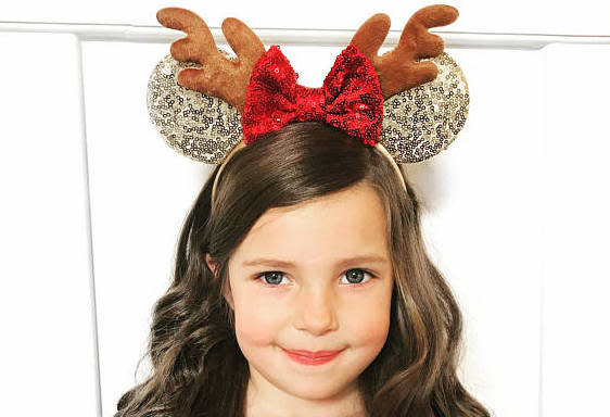 8 pairs of Christmas Minnie Mouse ears that you need for the holidays