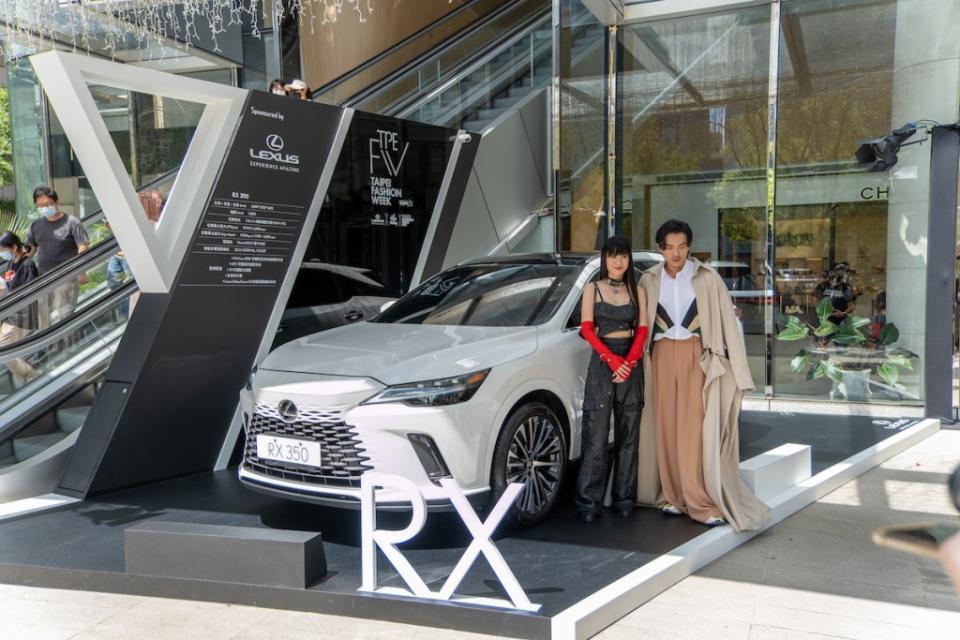 lexus-rx-2022-x-vogue-fashion-s-night-out