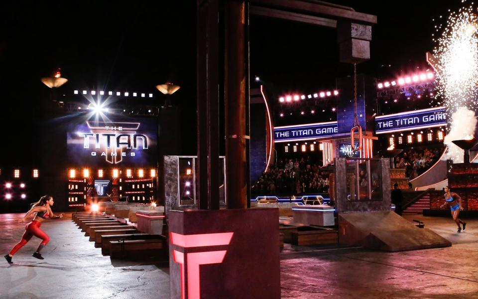 Bis an die Belastungsgrenze: Bei der Sport-Wettkampf-Show "The Titan Games" dürfen die Kandidatinnen und Kandidaten nicht zimperlich sein. (Bild: SPORT1 / 2018 NBC Universal Media / LLC)