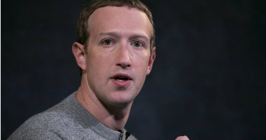 媒體爆料Meta創辦人兼首席執行長祖克柏（Mark Zuckerberg）疑似受到來自投資人的壓力，將於2023年自願辭職。（圖／達志／美聯社）