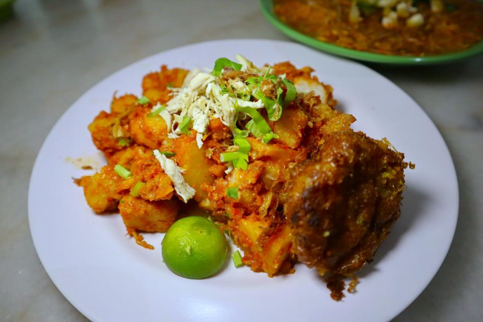 pondok daun upeh - lontong goreng