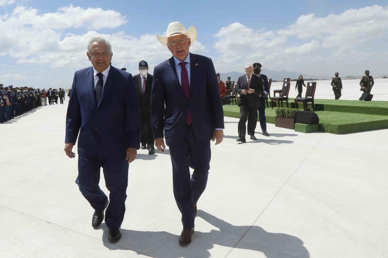 Andrés Manuel López Obrador (AMLO), presidente de México y Ken Salazar, embajador de EEUU en México, en una imagen de archivo tomada en 2021. FOTO: PRESIDENCIA/CUARTOSCURO.COM