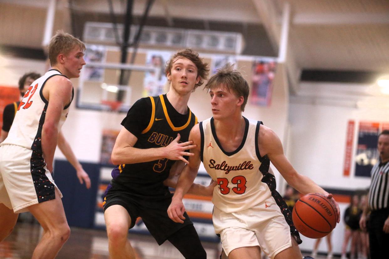 New Berlin's Gannon Dodd drives against Williamsville during a Sangamo Conference boys basketball game on Tuesday, Feb. 13, 2024. Williamsville won 45-38.