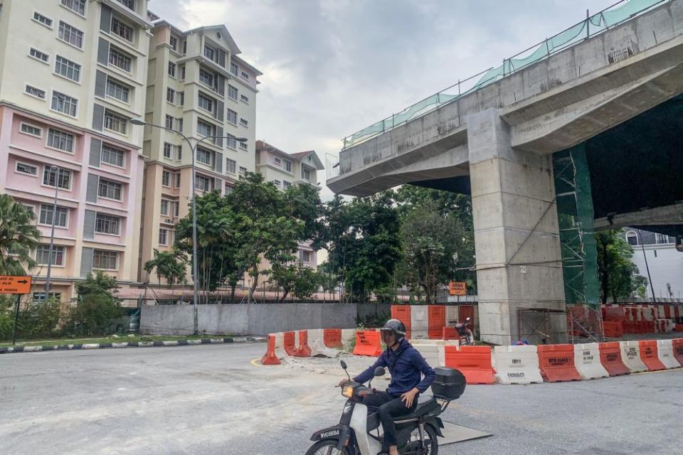 The High Court had ruled that public interest outweighs individual hardships when dismissing the Jalan U-Thant residents' challenge against the Setiawangsa-Pantai Expressway. — Picture by Hari Anggara