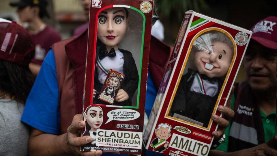 Dolls of Sheinbaum and Amlo in Mexico