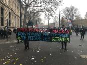 Voici ce que ces manifestants veulent : "Cher Papa Noël Macron. Nous n'avons pas commandé ta réforme des retraites".