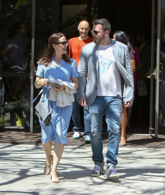 Jennifer Garner, Boyfriend John Miller Hold Hands in L.A.: Photos