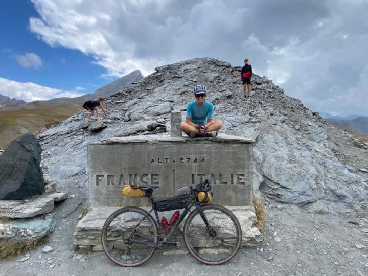 <span class="article__caption"><em>Bonjour! Buongiorno!</em> Atop the Col Agnel/Colle dell’Agnello</span>