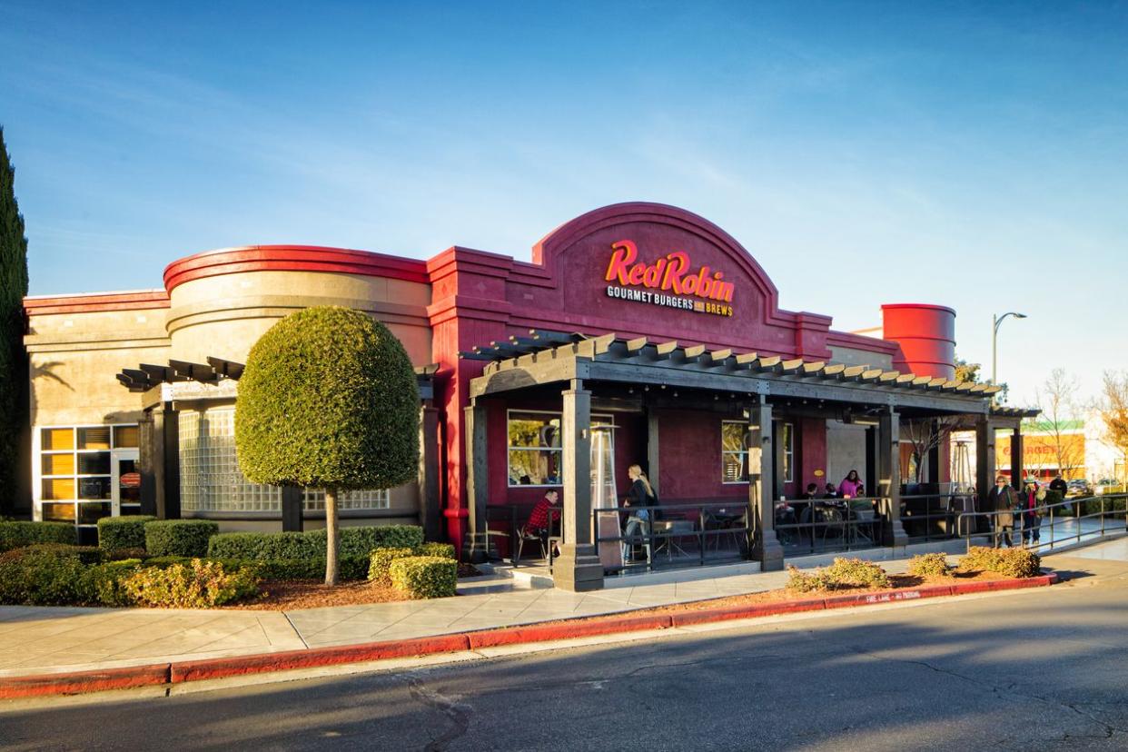 An image of the outside of a Red Robin restaurant.