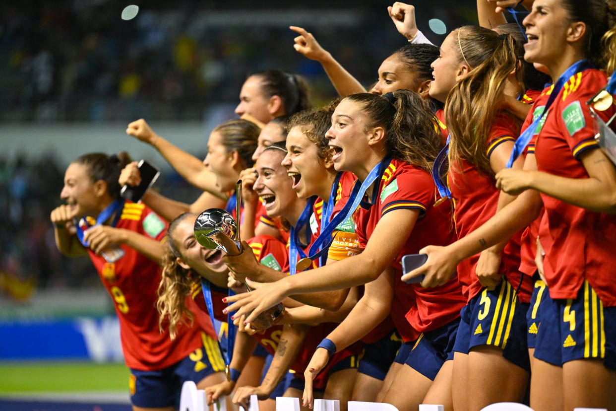 SAN JOSE, COSTA RICA - AUGUST 28: Spain players celebrate after their side's victory during the FIFA U-20 Women's World Cup Costa Rica 2022 final match between Spain and Japan at Estadio Nacional de Costa Rica on August 28, 2022 in San Jose, Costa Rica. (Photo by Harold Cunningham - FIFA/FIFA via Getty Images)