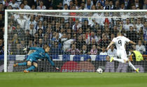 Real's Karim Benzema scores the opening goal past Bayern goalkeeper Manuel Neuer during a first leg semifinal Champions League soccer match between Real Madrid and Bayern Munich at the Santiago Bernabeu stadium in Madrid, Spain, Wednesday, April 23, 2014. (AP Photo/Andres Kudacki)