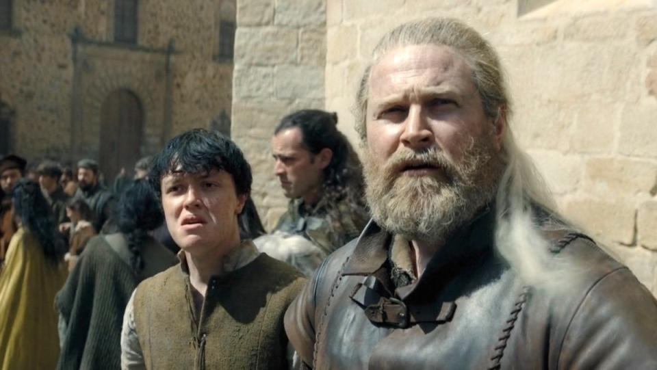 Hugh and a black-haired young man in the streets of King's Landing on House of the Dragon