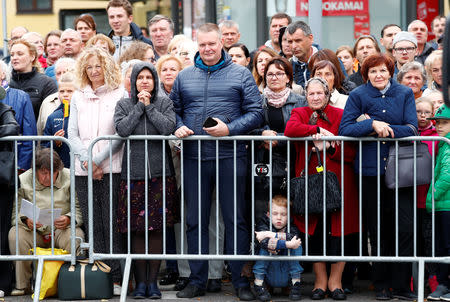 Faithful wait for the arrival of Pope Francis at the Gate of Dawn shrine in Vilnius, Lithuania September 22, 2018. REUTERS/Max Rossi