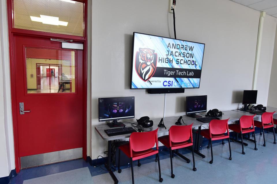 Andrew Jackson High School's new technology lab includes an area outfitted with virtual reality equipment. Representatives of the Duval County school district and IT staffing business CSI Companies came together Friday to announce the kickoff of the new "tech lab.