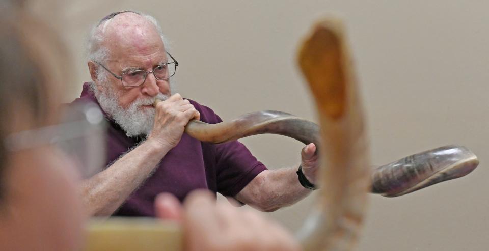 Rabbi Ari Shapiro, 87, teaching a Shofar class at Temple Sinai in Sarasota, preparing for the upcoming High Holy Days.