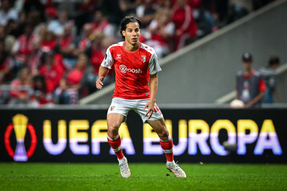 BRAGA, PORTUGAL - OCTOBER 06: Diego Lainez of Braga in action during the UEFA Europa League group D match between Sporting Braga and Royale Union Saint-Gilloise at Estadio Municipal de Braga on October 6, 2022 in Braga, Portugal. (Photo by Octavio Passos/Getty Images)