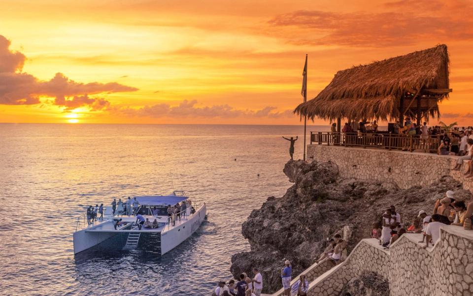 jamaica island caribbean rick's cafe - Alamy