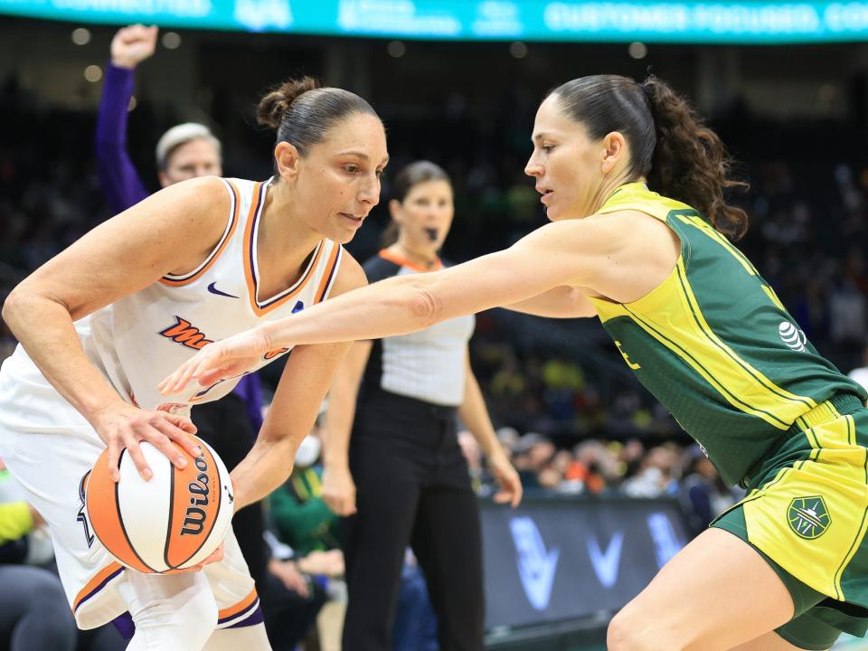 Sue Bird (right) defends against Diana Taurasi.