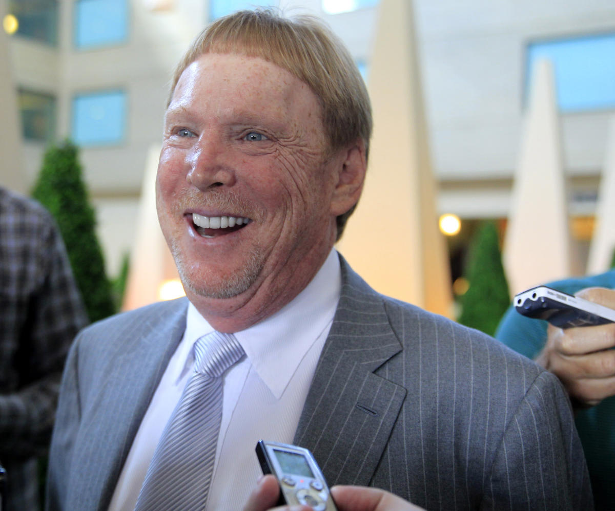 Report: Raiders owner Mark Davis meets with key Las Vegas stadium