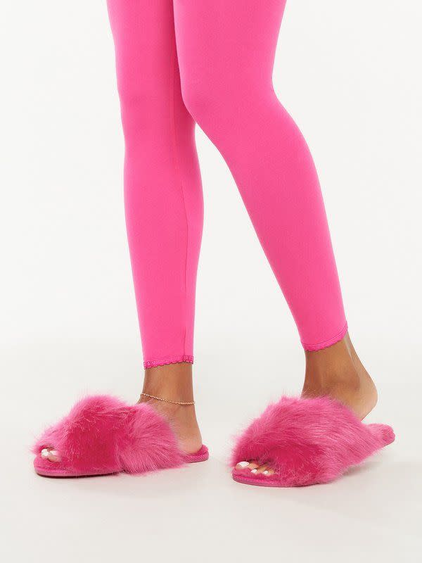 <p><a href="https://go.redirectingat.com?id=74968X1596630&url=https%3A%2F%2Fwww.savagex.com%2Fshop%2Fclf-fluffd-up-slippers-ac2148318-7382-12404857&sref=https%3A%2F%2F" rel="nofollow noopener" target="_blank" data-ylk="slk:Shop Now;elm:context_link;itc:0;sec:content-canvas" class="link ">Shop Now</a></p><p>CLF Fluff’d Up Slippers</p><p>savagex.com</p><p>$29.95</p>