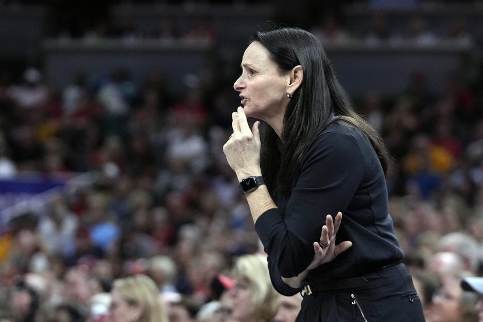 New York Liberty head coach Sandy Brondello watches during the second half of a WNBA basketball game against the Indiana Fever, Saturday, July 6, 2024, in Indianapolis. (AP Photo/Darron Cummings)