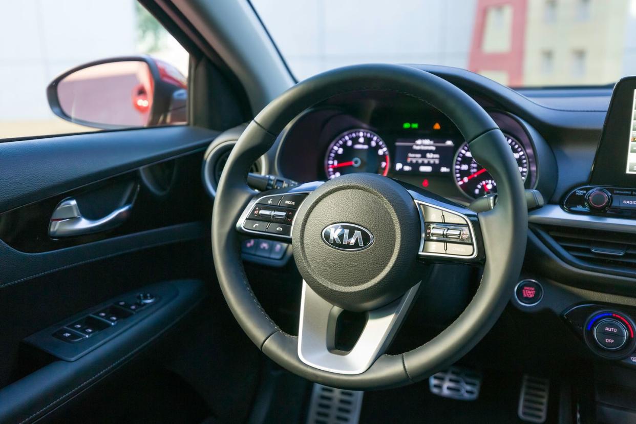 2020 kia forte interior steering wheel highlight