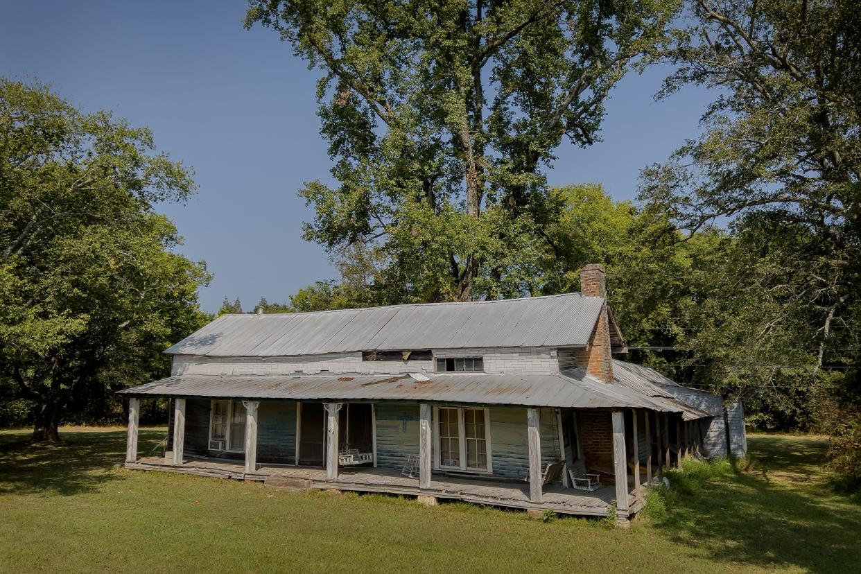 The Benson Cabin is part of a nineteenth-century homestead from the earliest years of settlement in the Chickasaw Territory of Itawamba County on land that was purchased from a Chickasaw woman in 1837.