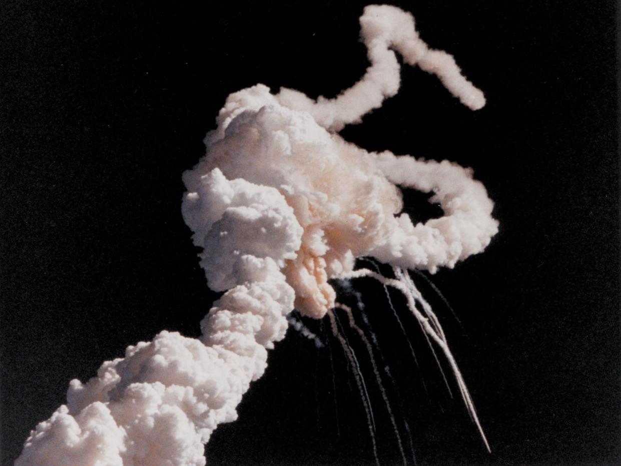 Challenger_explosion_wikimedia