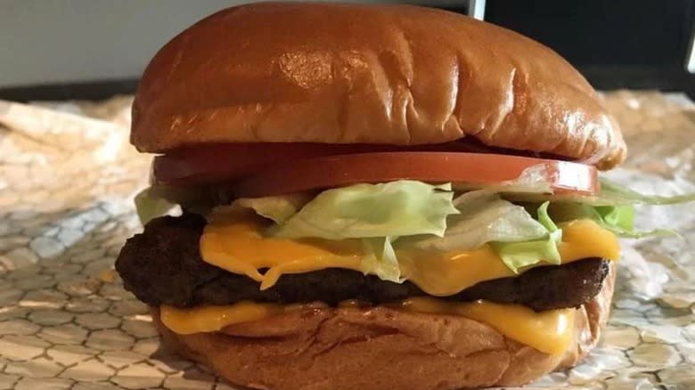 Wendy's cheeseburger