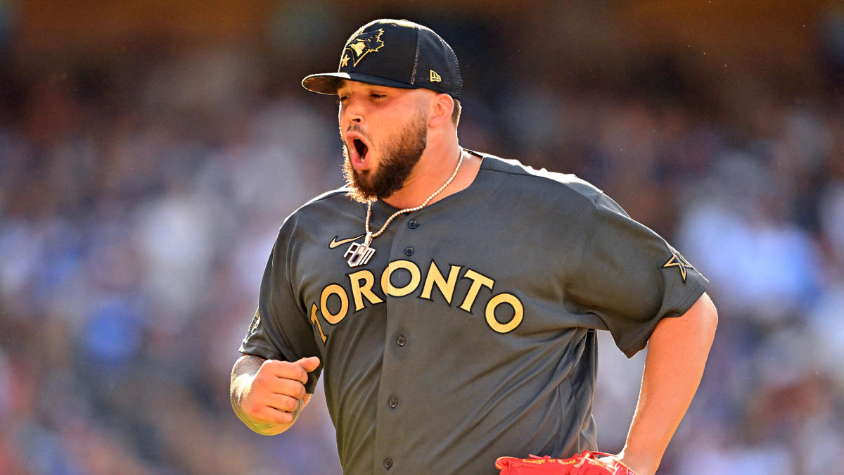 Blue Jays' Alek Manoah steals show while mic'd up, talking back with Fox  broadcasters during 2022 MLB All-Star Game