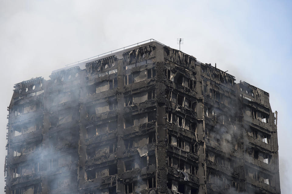 <p>Smoke rises from the fire at the Grenfell Tower, a 24-storey apartment block in North Kensington, London, Britain, June 14, 2017. (Will Oliver/EPA) </p>