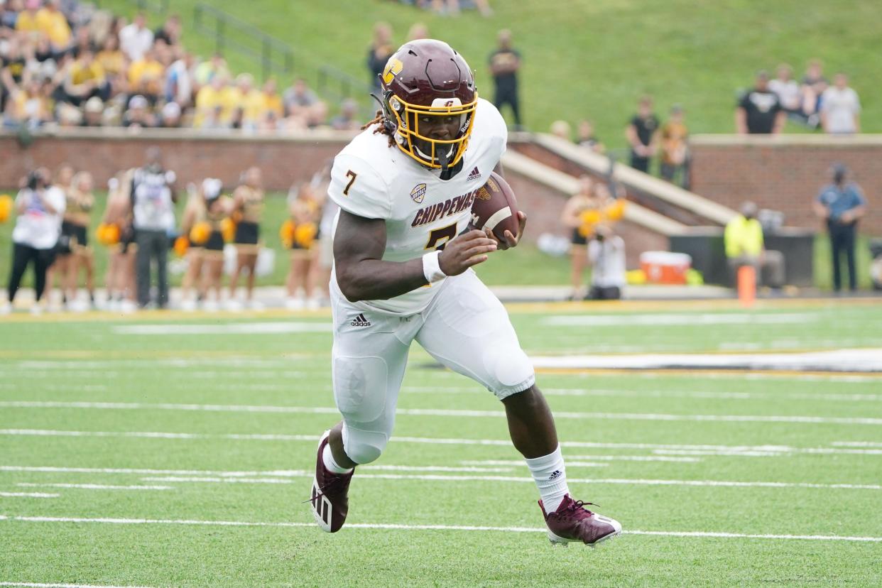 Central Michigan Chippewas running back Lew Nichols III runs the ball against the Missouri Tigers during the first half in Columbia, Missouri, Sept. 4, 2021.