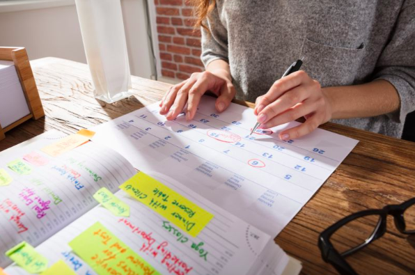 A woman trying to juggle personal appointments and work. Melbourne company Versa has introduced a four-day week. Source: Getty, file. 