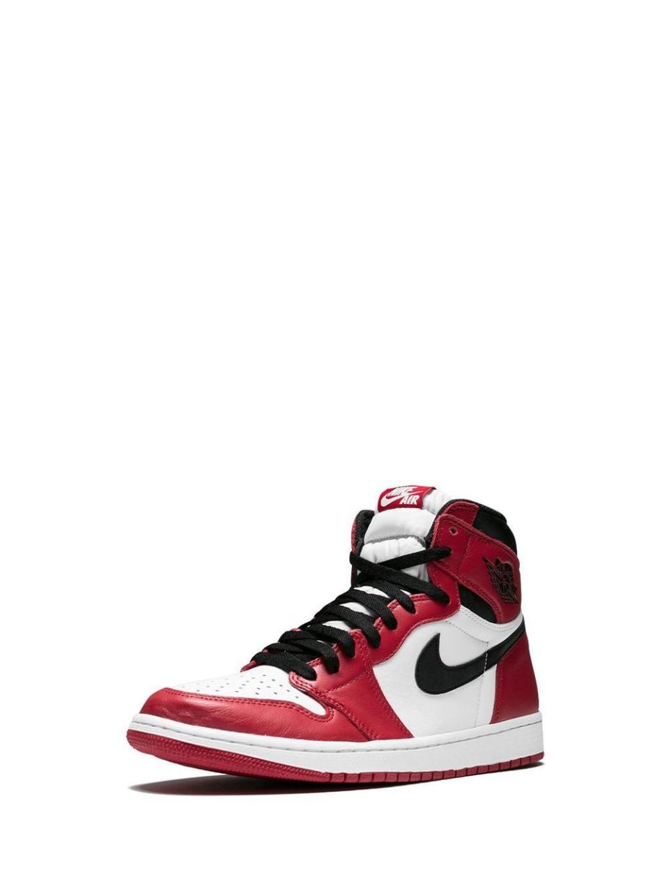 6) Air Jordan 1 Retro High OG Chicago