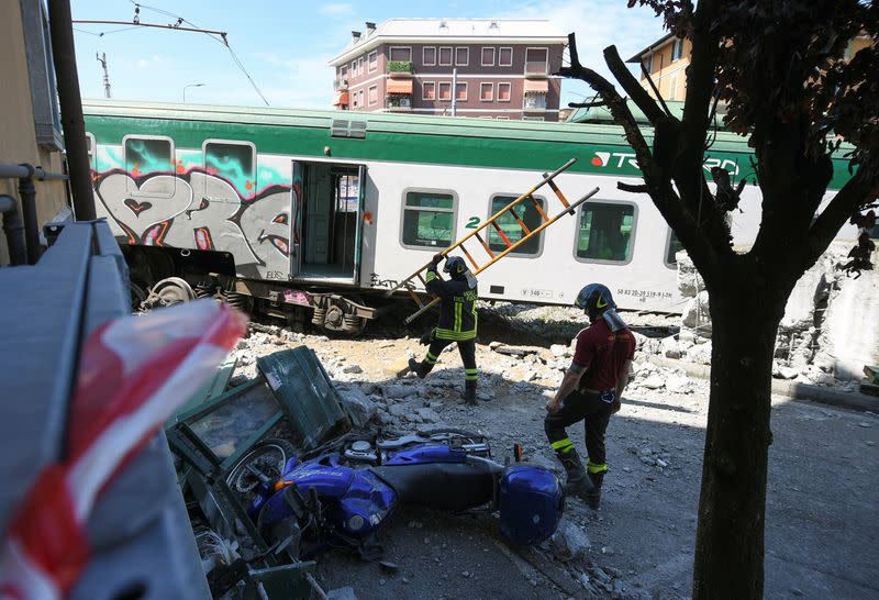 Train derails in Carnate
