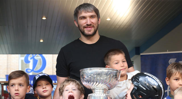 Alex Ovechkin takes Stanley Cup to childhood rink, celebrates with father