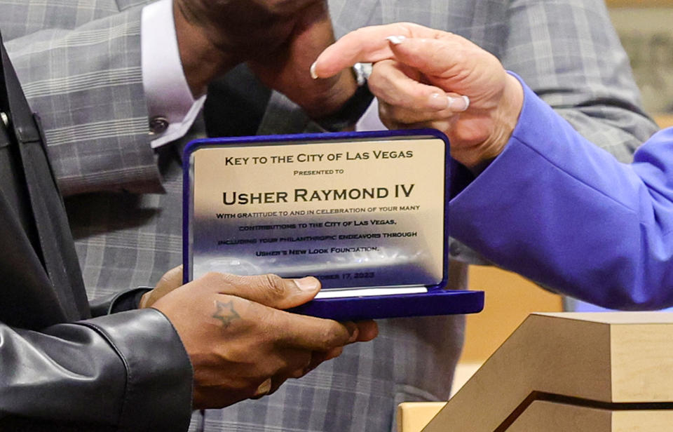 Usher receives key to City of Las Vegas