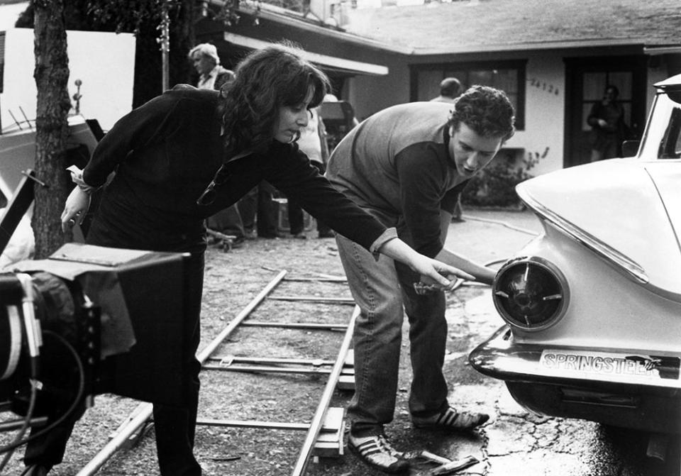 Director Amy Heckerling works out a scene with Judge Reinhold on the set of FAST TIMES AT RIDGEMONT HIGH, , 1982.