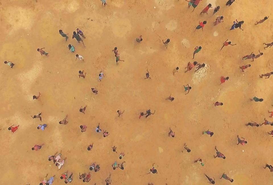 A "Human Flow" still image&nbsp;in&nbsp;the Kutupalong refugee camp in Ukhia, Bangladesh. (Photo: Amazon Studios / Lionsgate Entertainment)