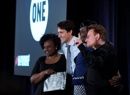 Canada's Prime Minister Justin Trudeau and Bono pose with AIDS activists following a ONE Campaign town hall meeting for the fight against poverty in downtown Montreal, Quebec September 17, 2016. REUTERS/Christinne Muschi