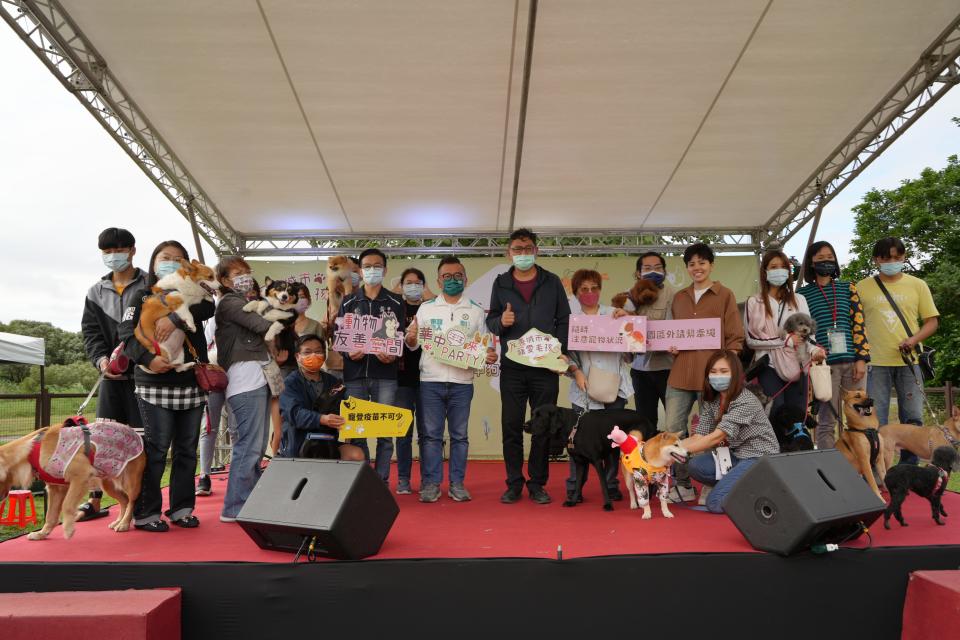 與會長官及貴賓共同啟用萬華區第2座狗活動區