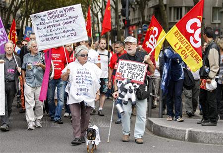 Private and public sector workers demonstrate over pension reforms in Lyon, September 10, 2013. REUTERS/Emmanuel Foudrot