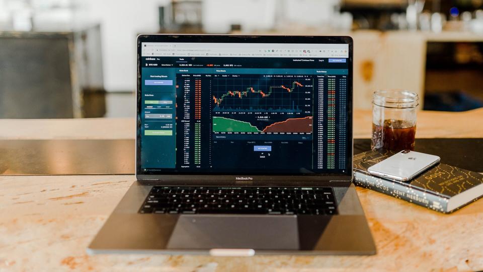 cryptocurrency bitcoin trading chart on Macbook Pro