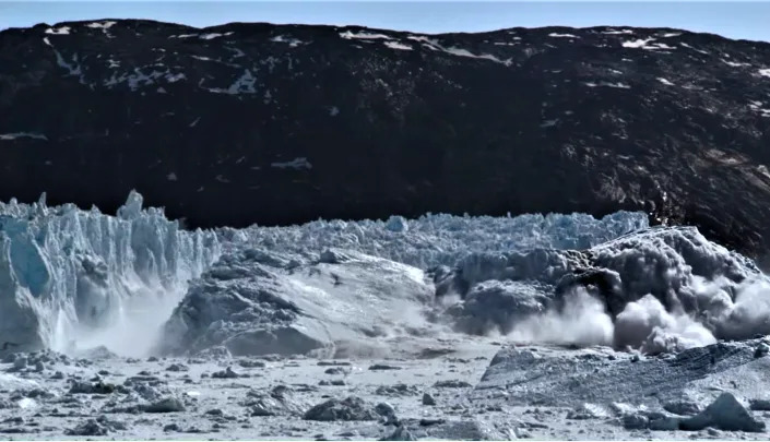 A fast-flowing outlet glacier calves a ‘megaberg’ into Greenland’s Uummannaq Fjord. Alun Hubbard