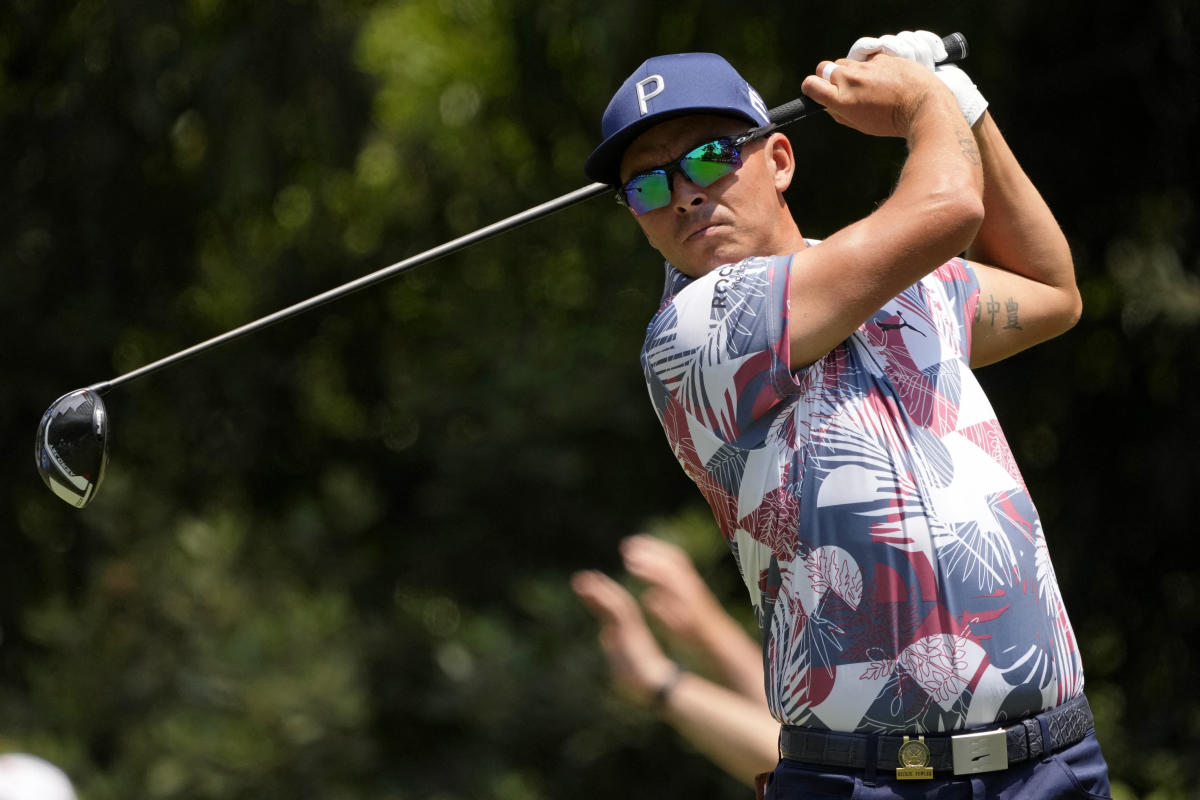 Rickie Fowler é o líder solo no meio do caminho em Los Angeles