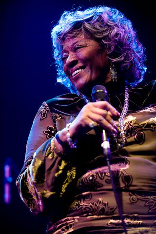 <p>Jordi Vidal/Redferns</p> Marlena Shaw performs on stage at Sala Apolo in January 2009 in Barcelona, Spain.