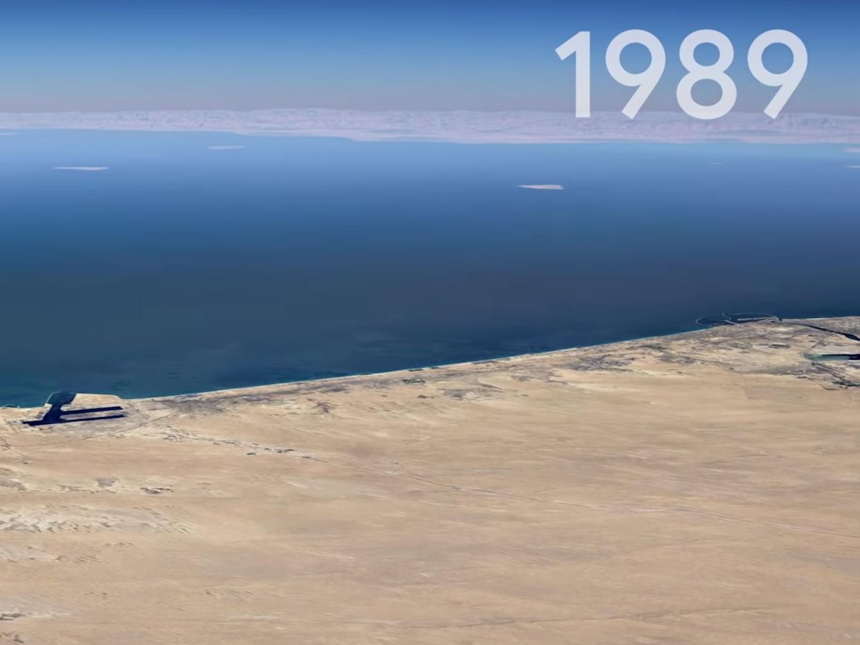 An image from Google Earth captured in 1989 over Dubai.